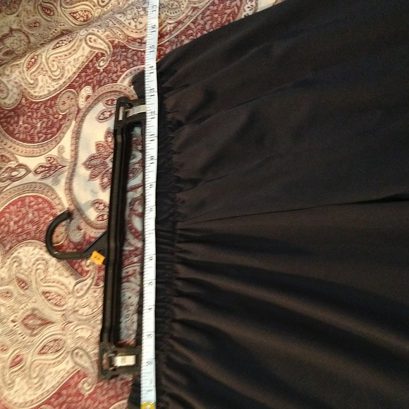 Size M black loose-fitting capris - Picture 5 of 11